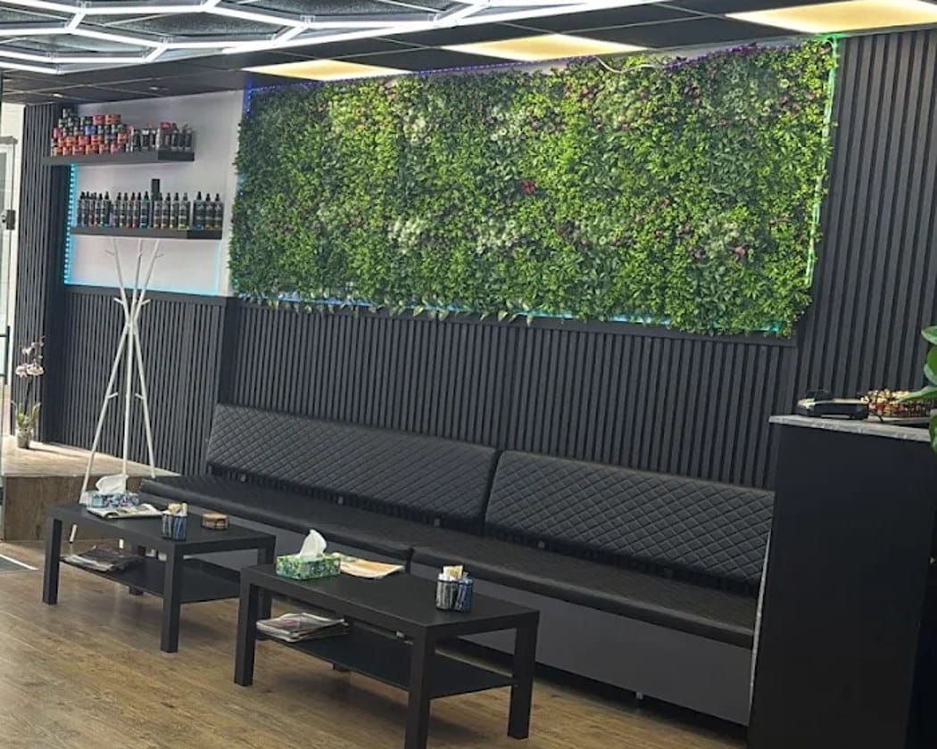 De zithoek van Jalal Salon